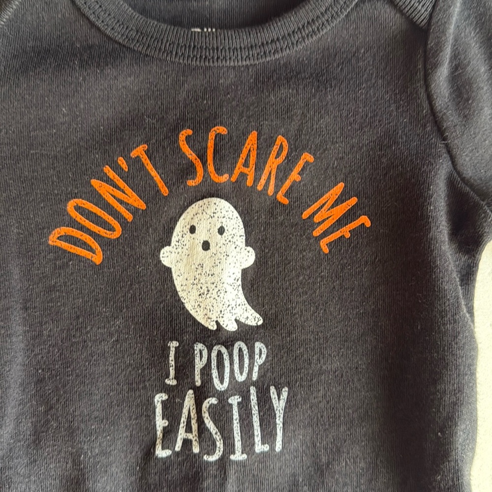 Halloween 3 pc set Bodysuit Shirt, Orange Pants, 2 Socks, and Pumpkin Hat 0-3 mo - Picture 3 of 11